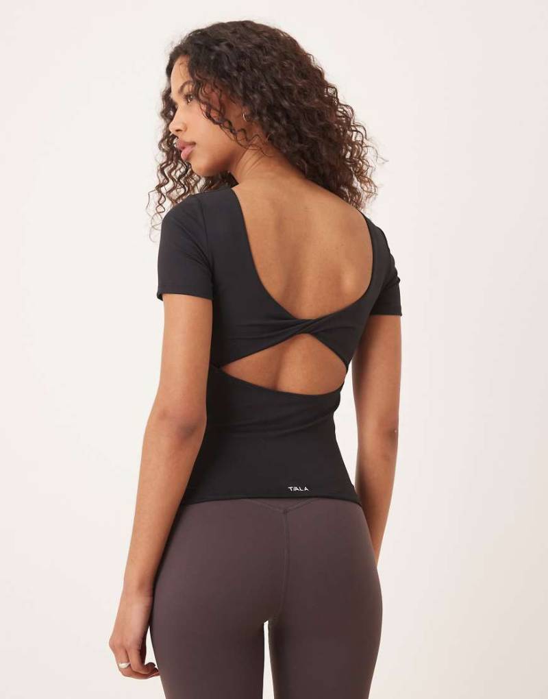Tala - DayFlex - Trägertop in Schwarz in voller Länge mit integrierter Stützfunktion und verdrehtem Detail am Rücken von Tala