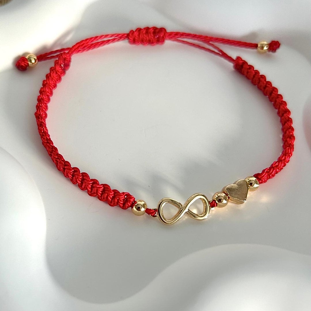 Zartes Armband Makramee Infinity/ Mit Herz Und Unendlichkeit/ Geschenkidee/ Handgefertigtes Modeschmuckstücke/ Freundschaftsarmband Zartes Armband Makramee Infinity/ Mit Herz Und Unendlichkeit/ Geschenkidee/ Handgefertigtes Modeschmuckstücke/ Freundschaftsarmband von TalaRoseSchmuck