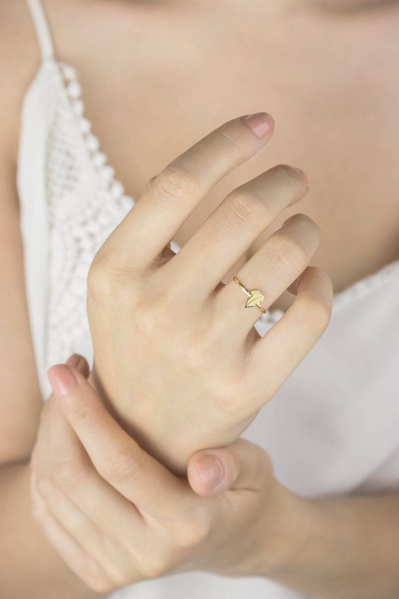 Doppelter Blattring, Graviertes Goldblatt, 9K 14K 18K Goldring, Gelbgold, Zwei Blätter Ring, Solid Gold Dünnes Band, Geschenk Für Sie, Natur Schmuck von TalesInGold