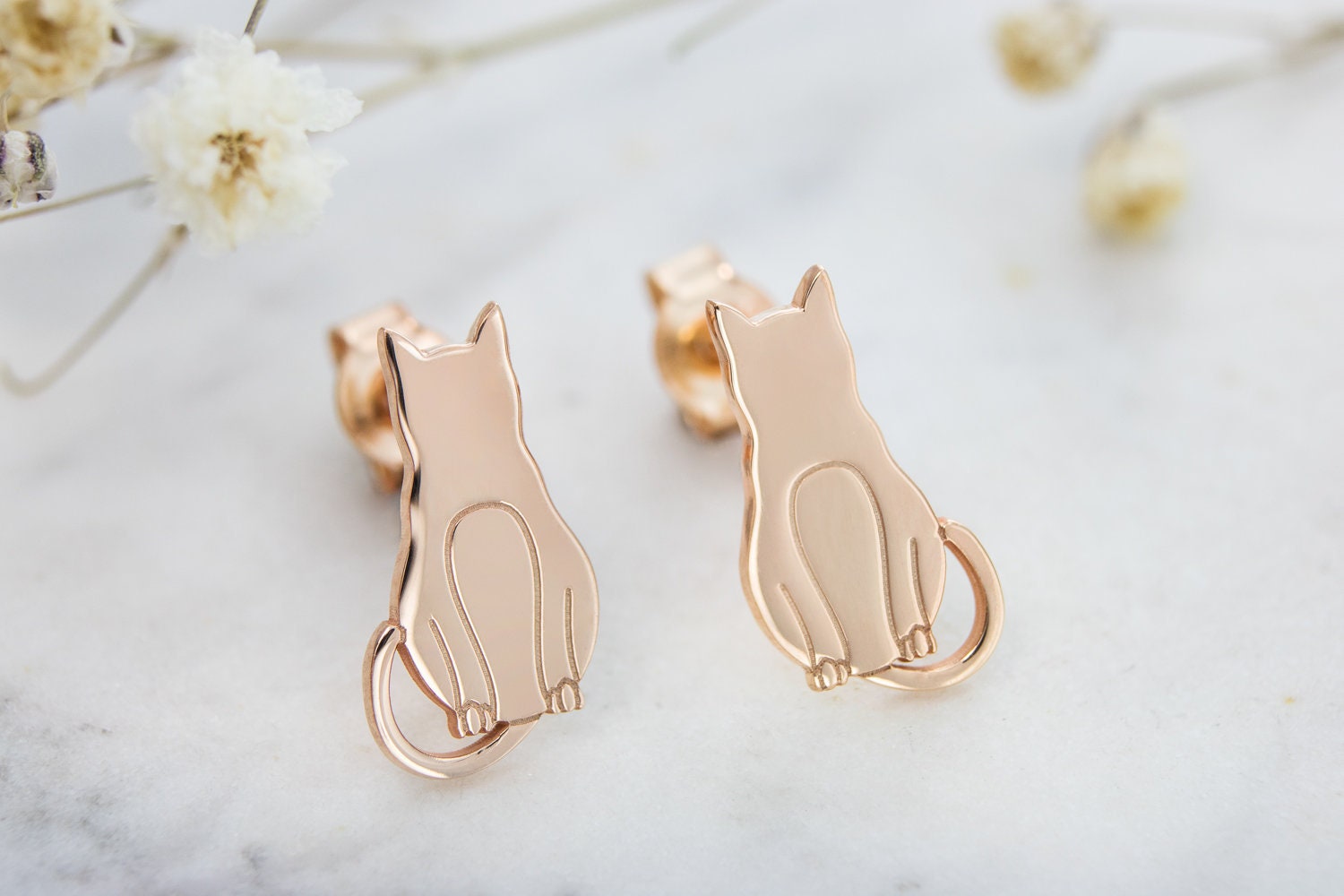 Gold Katzen Ohrstecker, Gravierte Katze, 9K 14K 18K Rosegold Ohrringe, Zierliche Massivgold, Haustier Schmuck, Beste Freundin, Geschenk Für Frau von TalesInGold