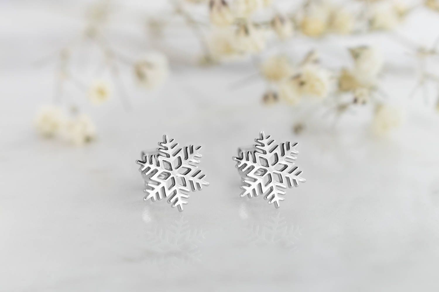 Gold Schneeflocke Ohrringe, Winter Ohrstecker, 9K 14K 18K Weißgold, Einzigartiges Ohrringe Geschenk Für Sie, Solid Schmuck von TalesInGold