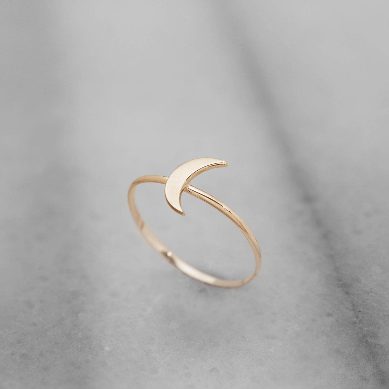 Halbmond Ring, Solid Gold Mond Band, 9K 14K 18K Gelbgold Minimalist Zierlicher Geschenk Für Frauen von TalesInGold