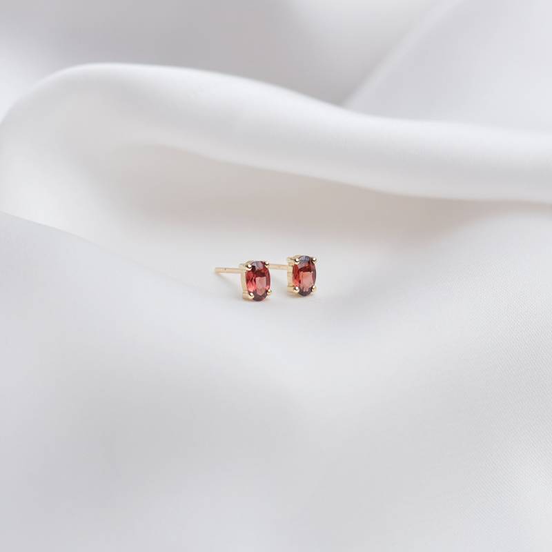 Kleine Ovale Granat Ohrstecker, Januar Geburtsstein, Tiefroter Natürlicher Edelstein von TalesInGold