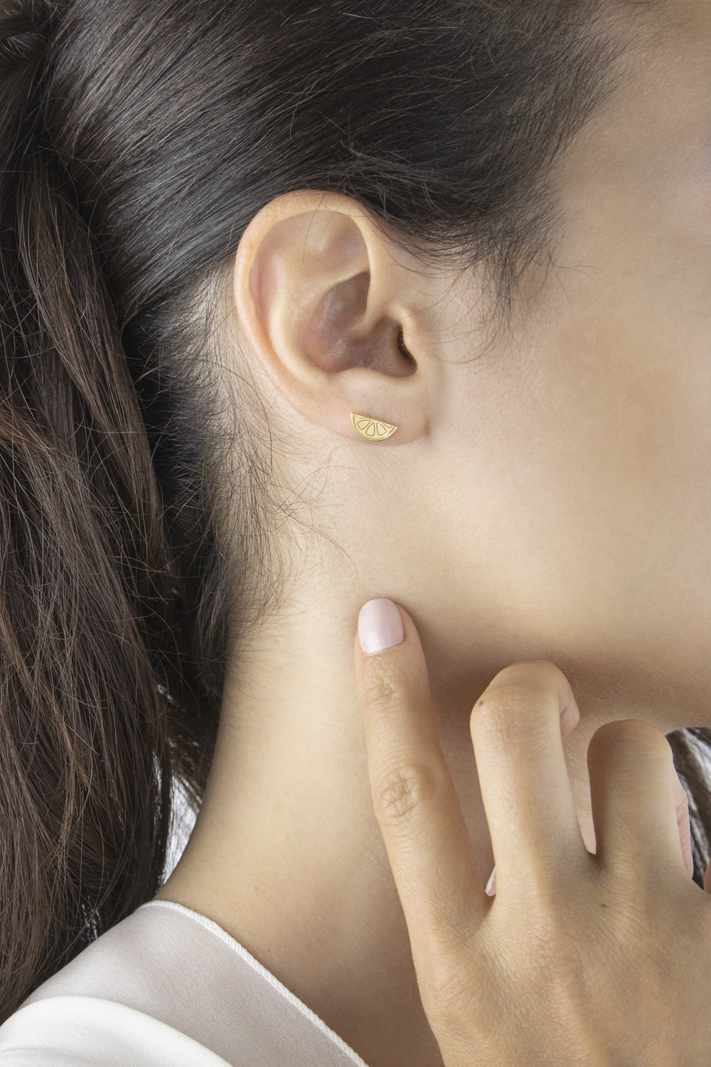 Kleine Zitrone Ohrstecker, 9K 14K 18K Gold Ohrringe, Gelbgold, Massivgold Gravierte Zitronen, Sommer Geschenk Für Sie, Obst Schmuck von TalesInGold