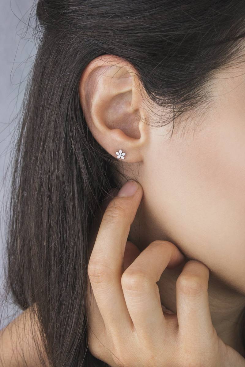 Winzige Blumen Ohrstecker, 9K 14K 18K Gold, Ohrringe in Gelb Weiß Oder Rose Dainty Floral Design, Natur Schmuck, Frühlings Geschenk Für Sie von TalesInGold