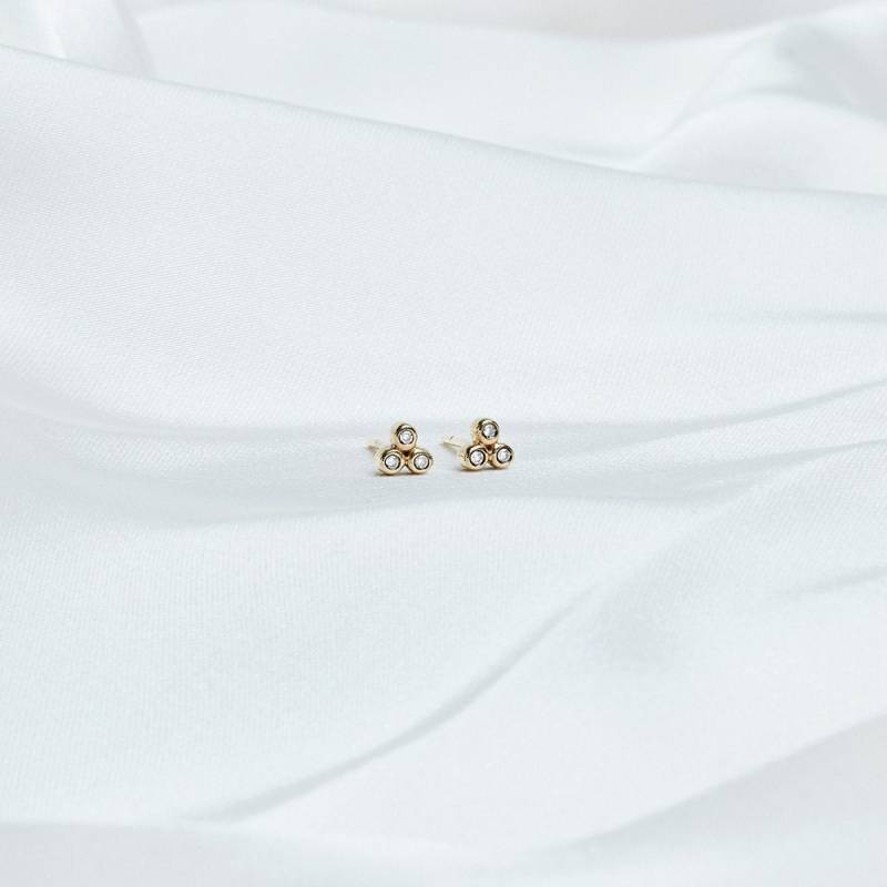 Winzige Diamant Ohrstecker, 9K 14K 18K Massivgold Ohrringe, April Geburtsstein, Natürliche Weiße Runde Diamanten, Edelstein Schmuck von TalesInGold