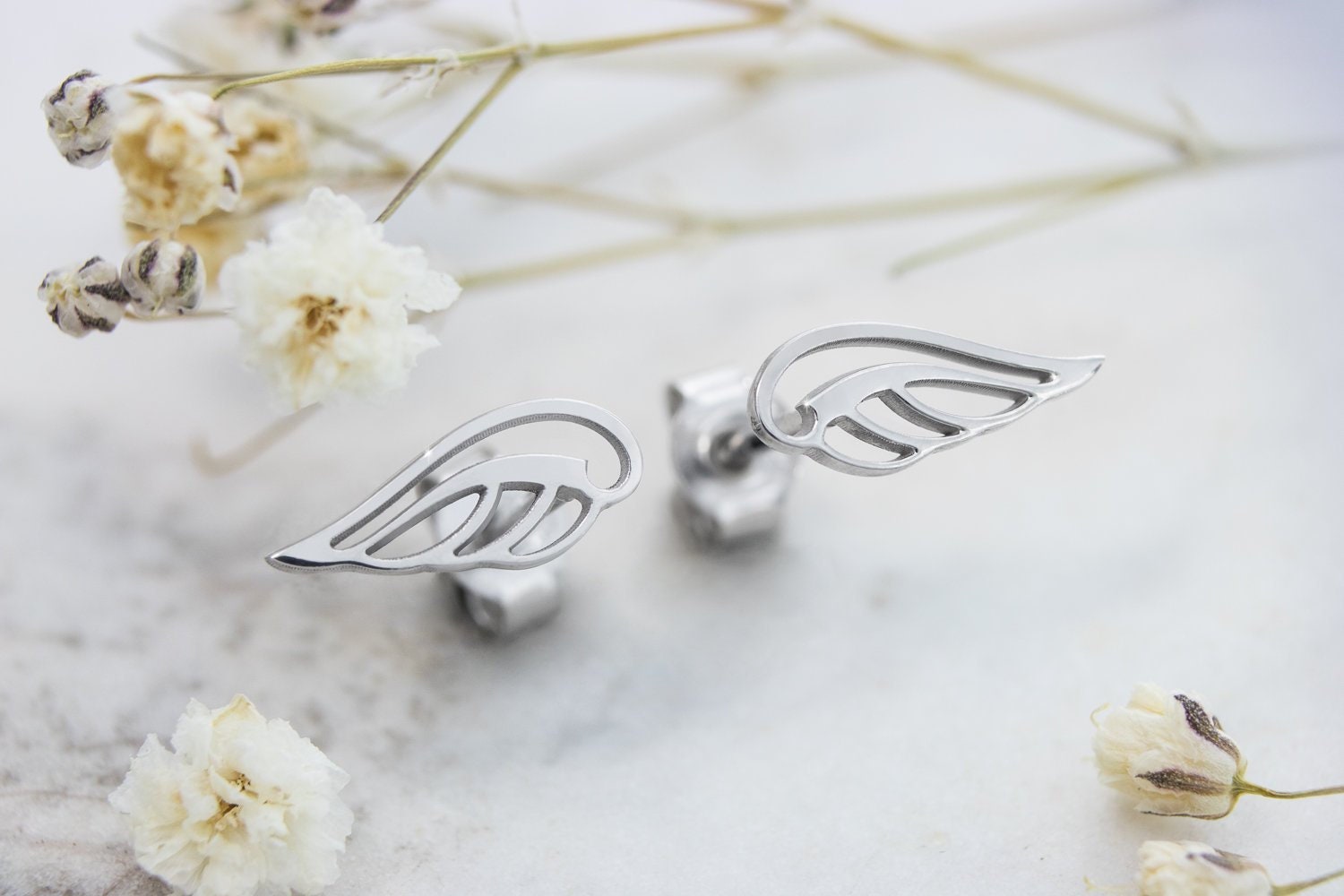 Winzige Engelflügel Ohrringe, 9K 14K 18K Gold Weißgold, Kleine Flügel Ohrstecker, Solid Flügel, Geschenk Für Tochter, Schmuck Jeden Tag von TalesInGold