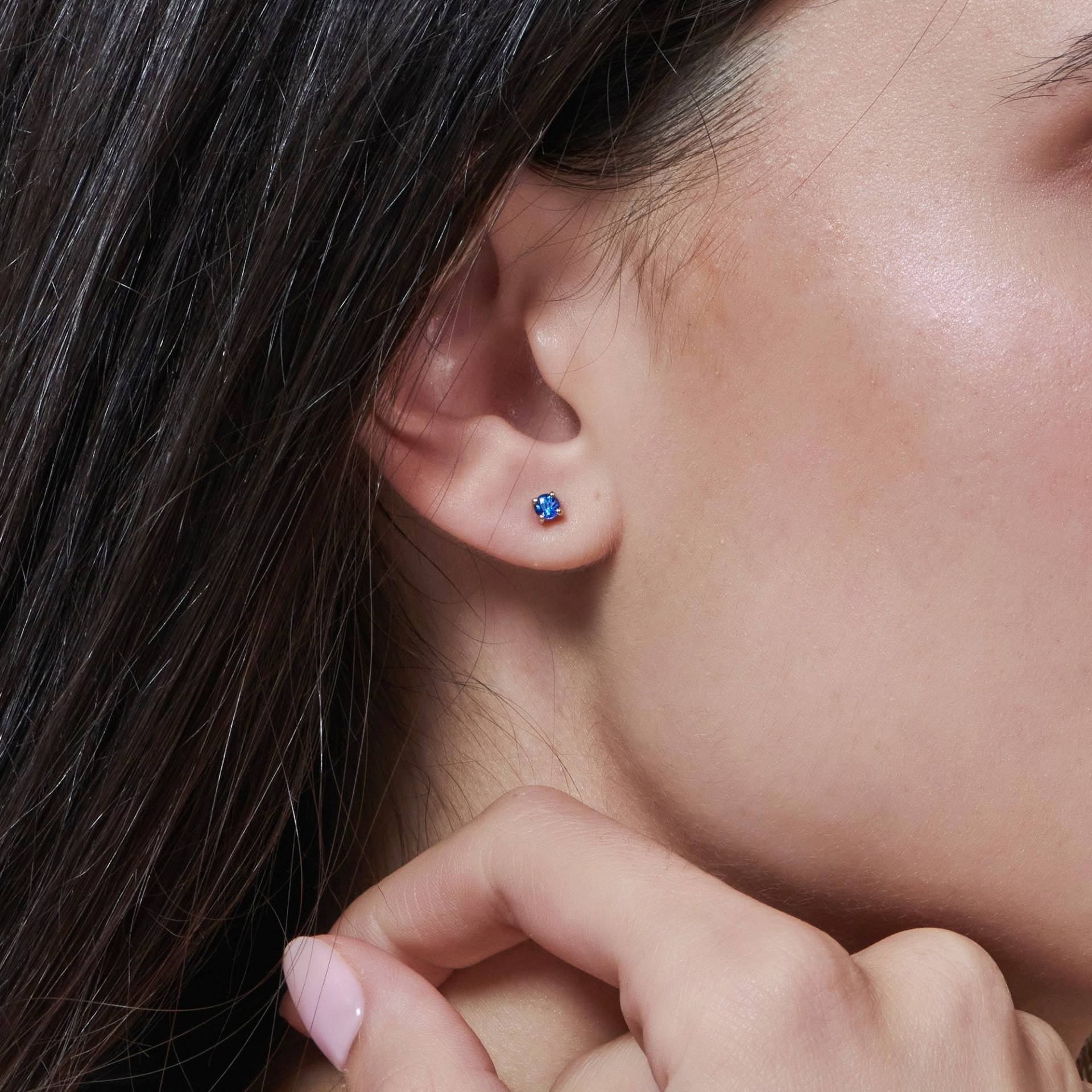 Winzige Königsblau Saphir Ohrstecker, 9K 14K 18K Solid Gold Fassung, September Geburtsstein, Natürlicher Edelstein Schmuck, Geburtstagsgeschenk von TalesInGold