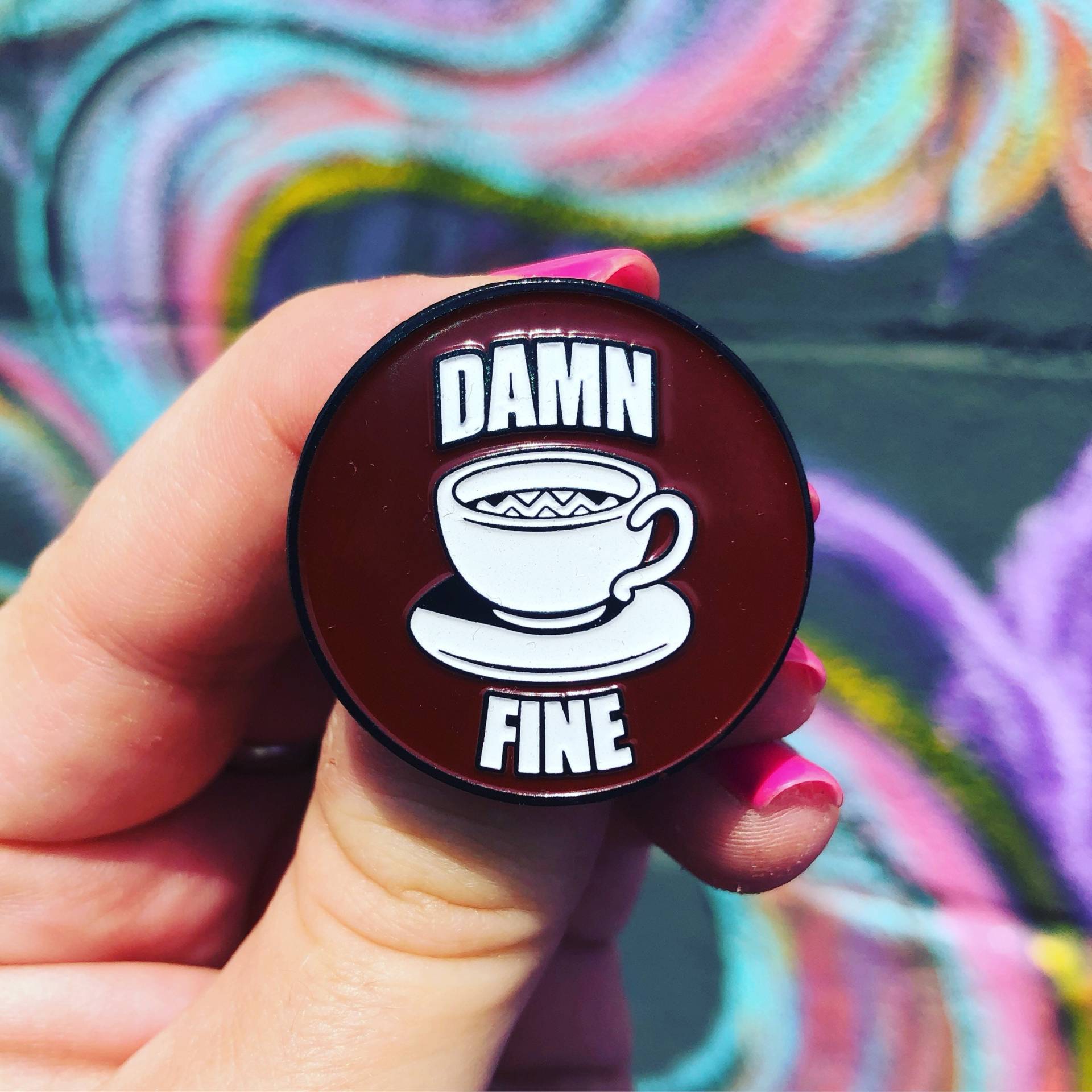 Twin Peaks Emaille Pin/R & Diner Makler Dale Cooper Anstecknadel Damn Fine Coffee von TalesfromtheThriftt