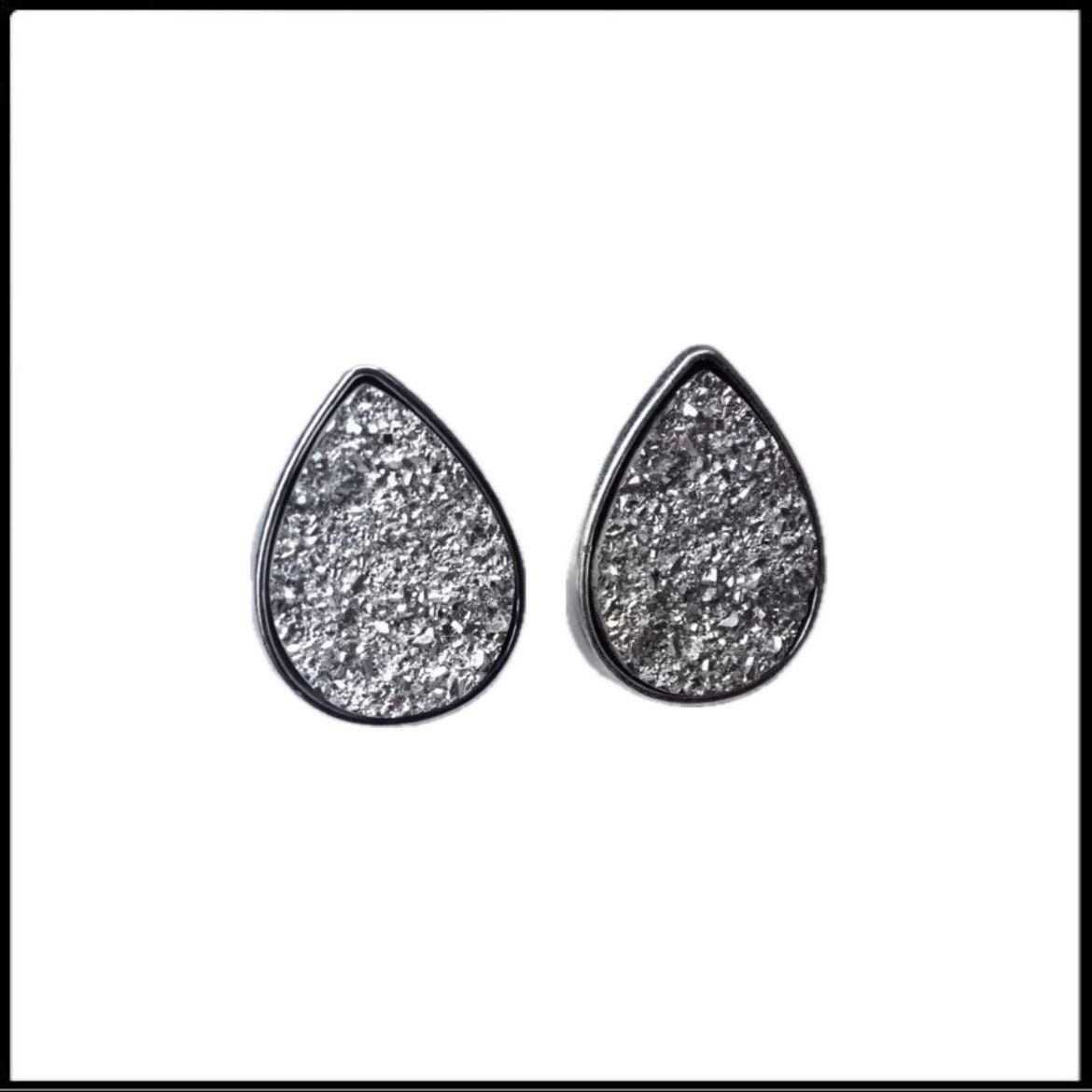 Weiße Faux Druzy Ohrstecker/Geode Kristall Stein Träne von TalesfromtheThriftt