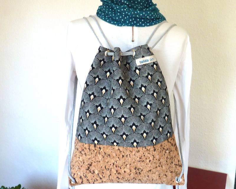 Neu Kork Turnbeutel Rucksack Fächermuster in Schwarz - Gold Innentasche von TalidaStudio