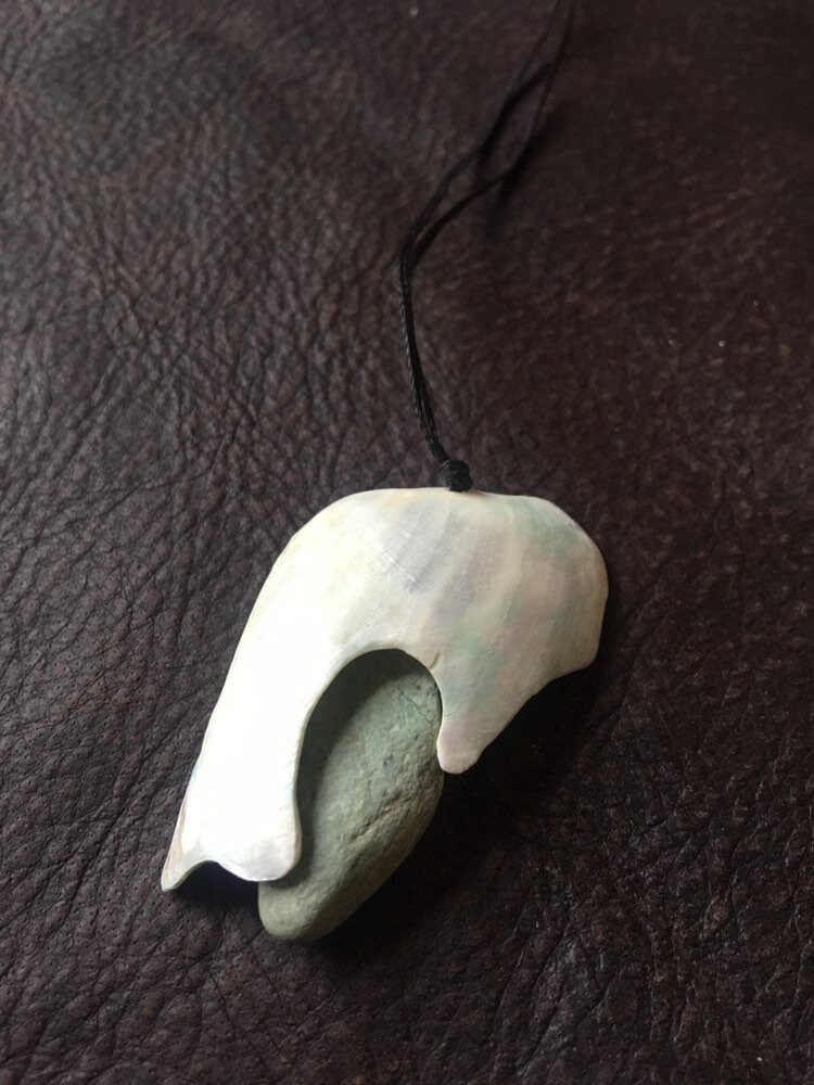 Talisman „Grünschimmer" > Vielschichtigkeit, Einfahheit Im Kern, Schillernder Persönlichkeit Multiperspektivität von TalismaNatur