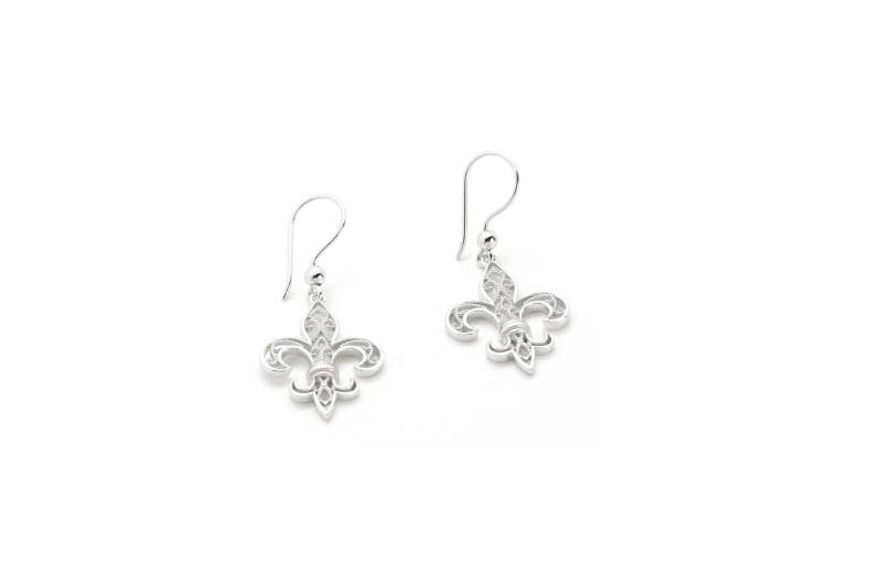 Filigrane Silberfarbene Fleur De Lis Ohrringe, Lys Schmuck Für Besondere Anlässe, Mittelalterliches Symbol, Blumenranke /Fl0411 Filigrane Silberfarbene Fleur De Lis Ohrringe, Lys Schmuck Für Besondere Anlässe, Mittelalterliches Symbol, Blumenranke /Fl0411 von TalismanBijoux