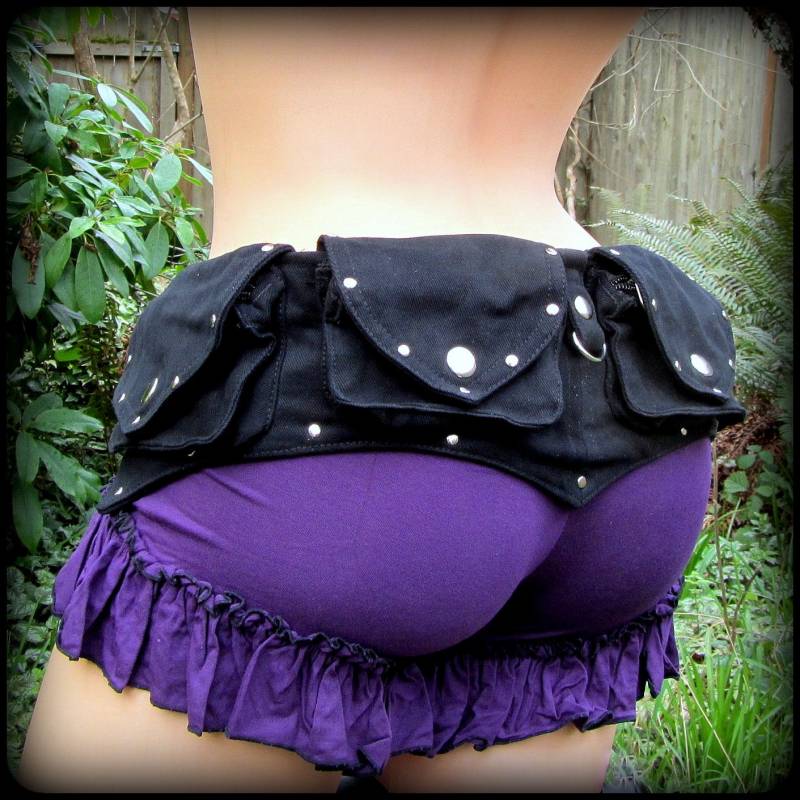 Festival Gürteltasche ~ in Schwarz, Vegan Canvas Mit Silber, Gürteltasche, Hüfttasche, Cosplay von TalismanaDesigns