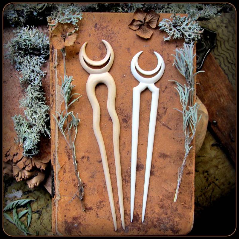 Haarstab Mondsichel ~ Aus Holz Mondphase Witchy Okkulte Wikinger Göttin Renaissance Faire von TalismanaDesigns