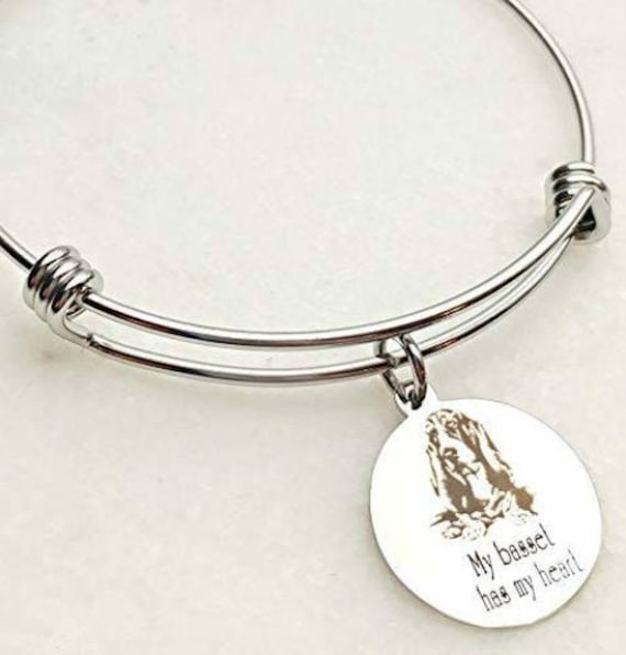 Basset Hound Graviert Erweiterbare Personalisierte Armreif von TalkToThePaws