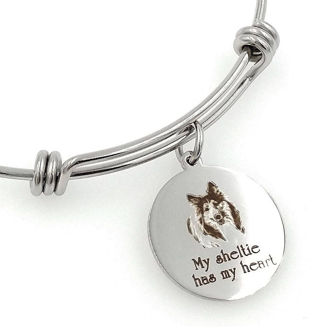My Sheltie Has Heart Gravierte Erweiterbare Armreif, Hund von TalkToThePaws