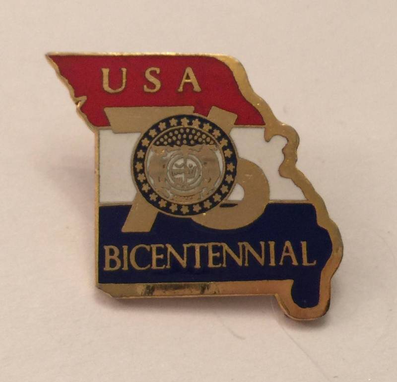 Us Zweihundertjährige Pin Emaille Gold 1976 Rot Weiß Blau Missouri Form Und Siegel Solide Gewicht Sammlerstück Us Zweihundertjährige Pin Emaille Gold 1976 Rot Weiß Blau Missouri Form Und Siegel Solide Gewicht Sammlerstück von TalkingDogsVintage