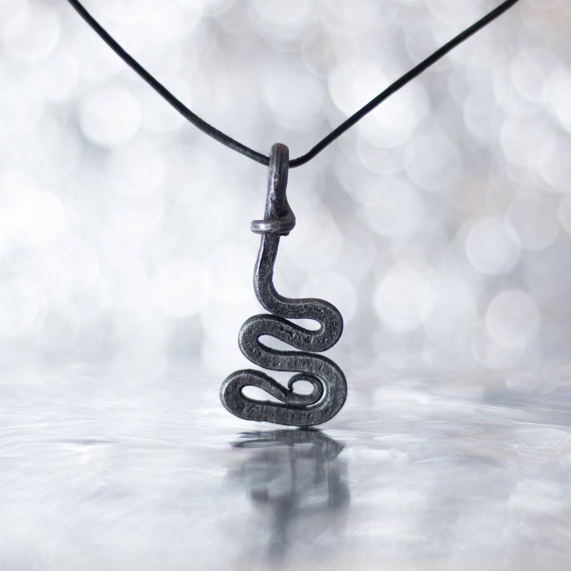 Metall Halskette Handgeschmiedet Schmied Verzinkung Rostfrei Vintage Stil Schlangen Märchen Form Tier Metall Halskette Handgeschmiedet Schmied Verzinkung Rostfrei Vintage Stil Schlangen Märchen Form Tier von TallinnHandmadeStore