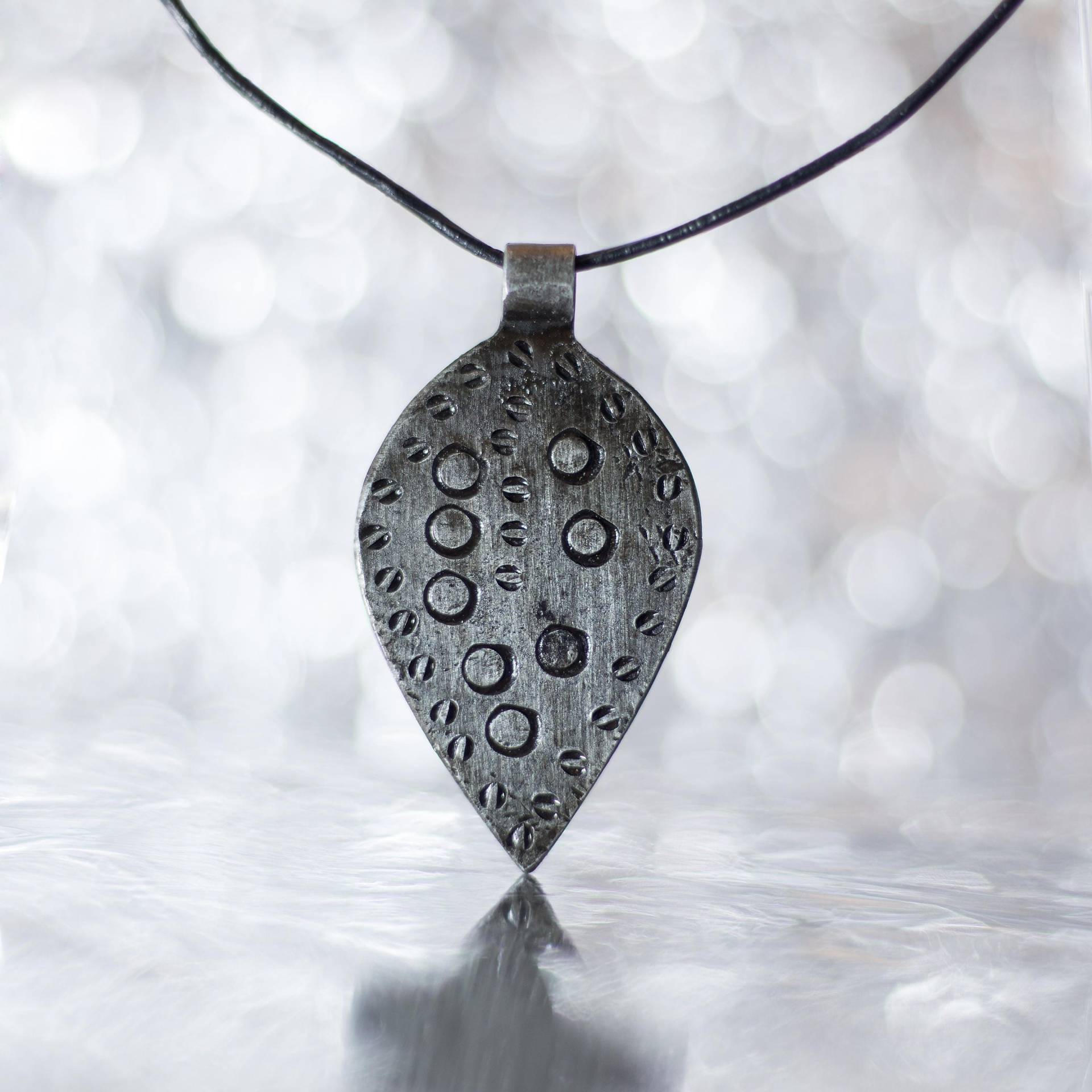Metall Handgeschmiedete Halskette Schmiede Verzinkung Rostbeständig Vintage Stil Blatt Form Baum Metall Handgeschmiedete Halskette Schmiede Verzinkung Rostbeständig Vintage Stil Blatt Form Baum von TallinnHandmadeStore