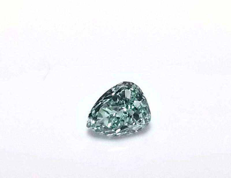 Echte 0.23Ct Natürliche Lose Fancy Grün Top Farbe Diamant Gia Vs1 Birnenform von TaloreDiamonds