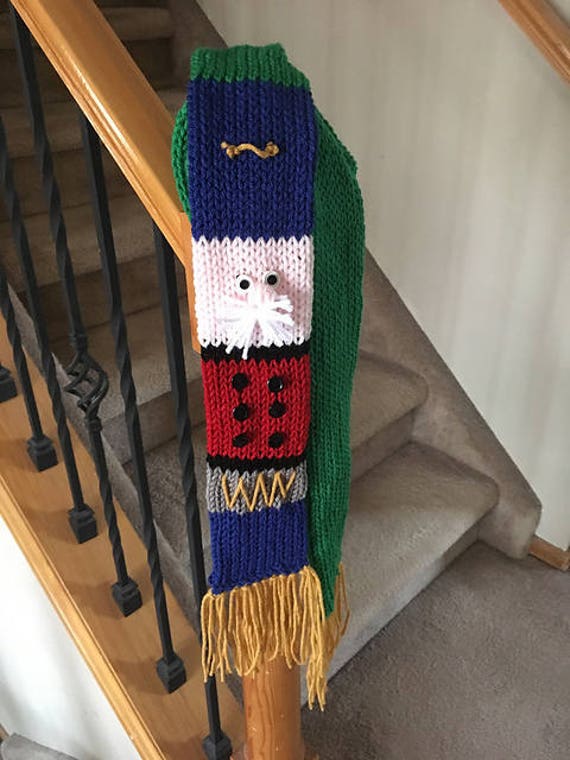 Der Nussknacker-Ballett-Schal in Blau, Rot Und Grün Mit Goldenen Fransen von TalulaCrafts