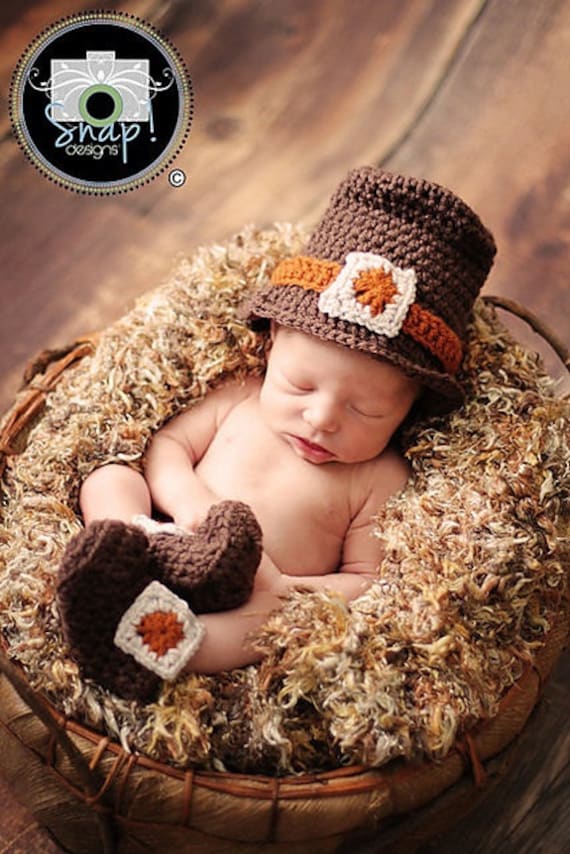 Entzückende Thanksgiving Pilgrim Baby Mütze Und Booties Set von TalulaCrafts