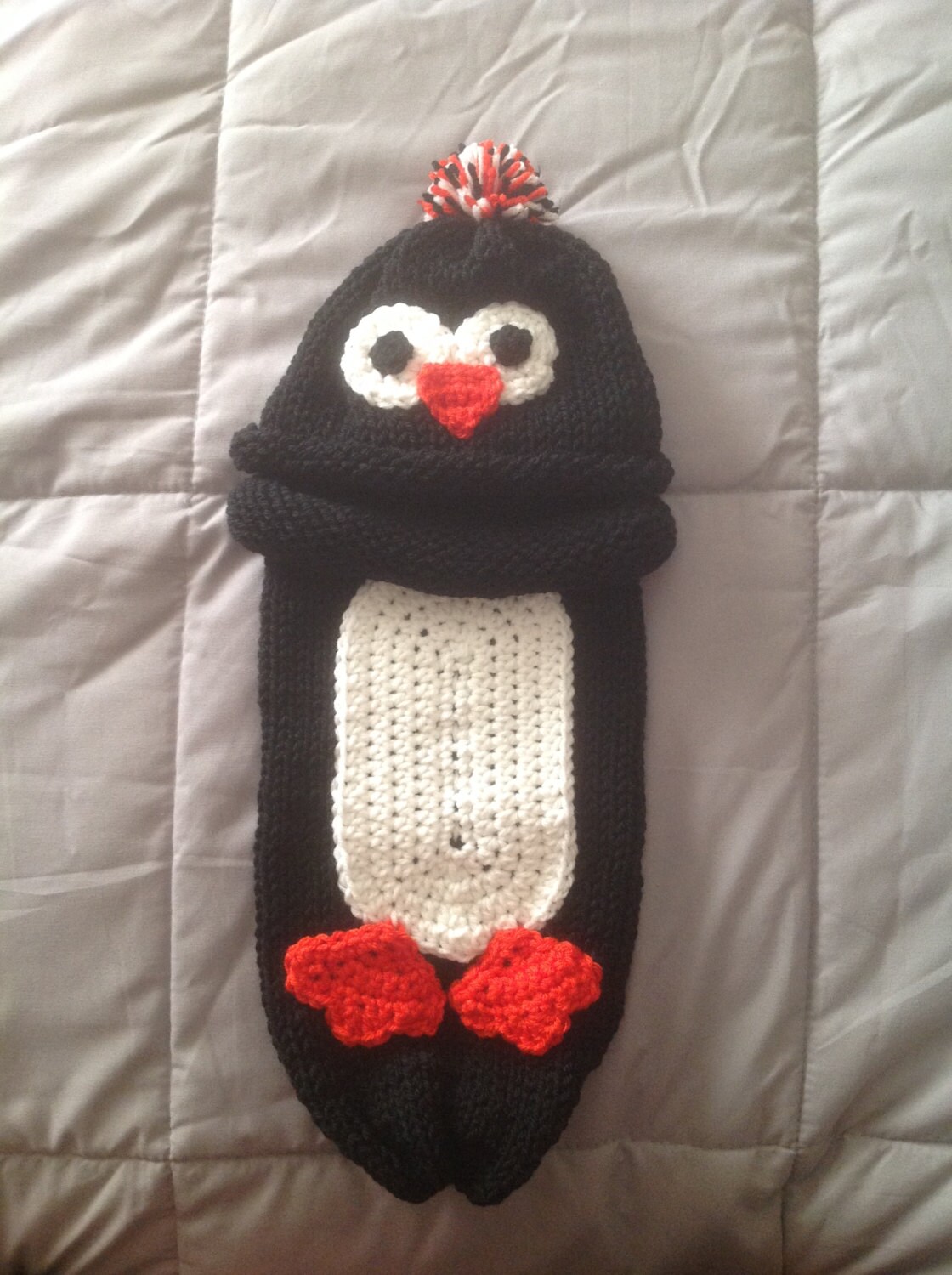 Niedlich Und Kuschelig - Baby Pinguin Kostüm Strickmütze Cocoon-Sack von TalulaCrafts