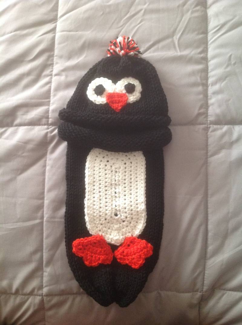Niedlich Und Kuschelig - Baby Pinguin Kostüm Strickmütze Cocoon-Sack von TalulaCrafts