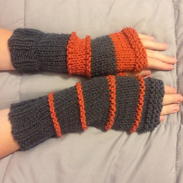 Perfekt Für Den Herbst - Schöne Strick Armstulpen Durcheinander Handschuhe Antrazith Und Kürbis Orange von TalulaCrafts