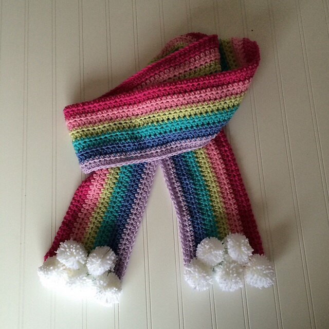 Regenbogen-Schal - Perfekt in Pastell Mit Pom Wolken von TalulaCrafts
