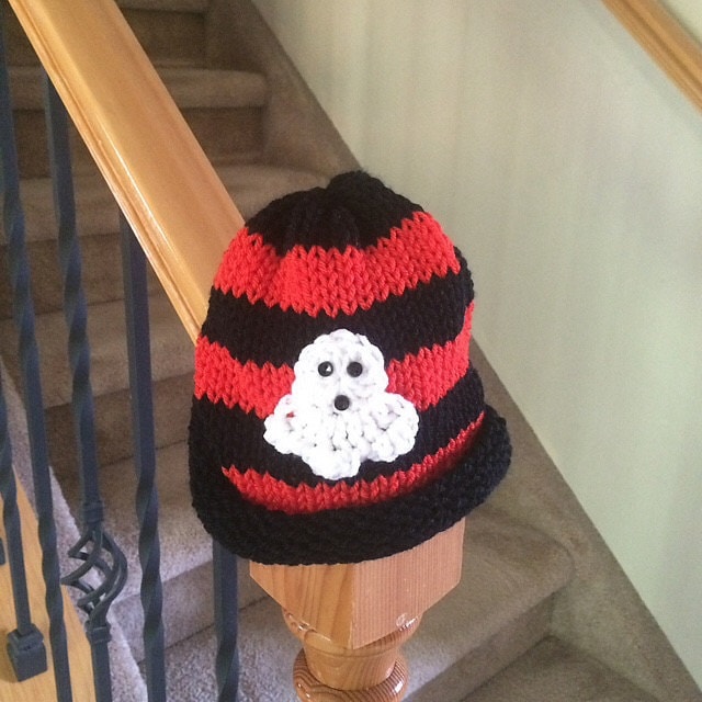 Sale - Happy Halloween Süße Geistermütze Strick Mit Orange Und Schwarzen Streifen von TalulaCrafts