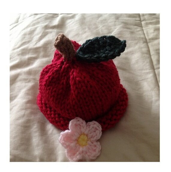 Süße Kleine Baby Apfelmütze Mit Apfelblüte von TalulaCrafts