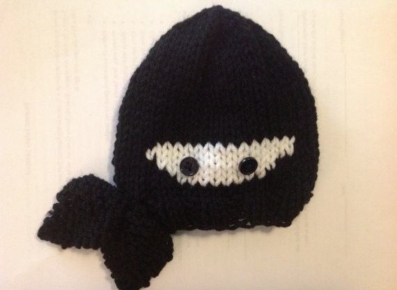 Winzige Krieger - Itty Bitty Ninja Hand-Knit Neugeborenen Babyhut in Schwarz von TalulaCrafts