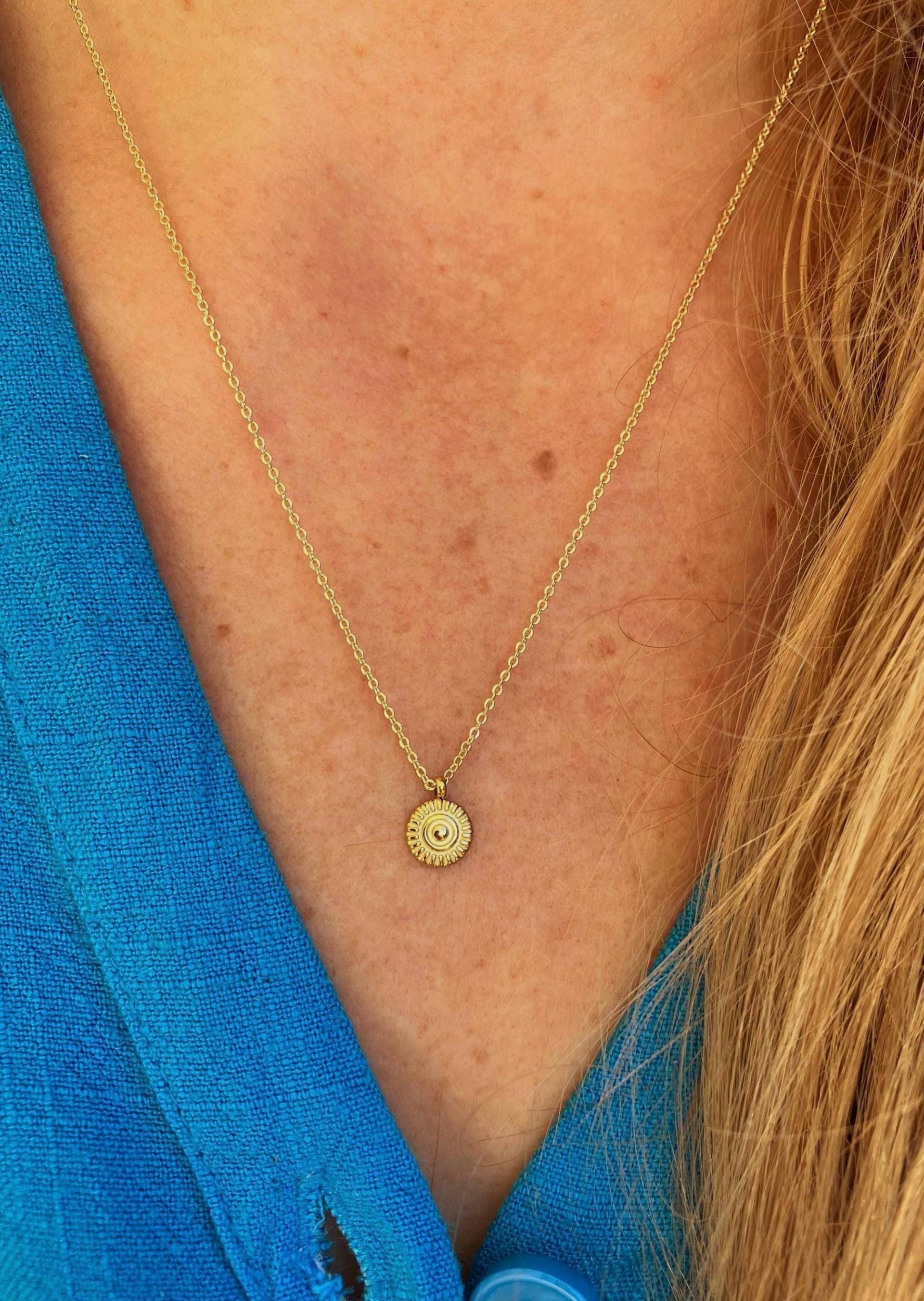 Feine Goldkette Mit Rundem Sonnen-Anhänger von Talwerke
