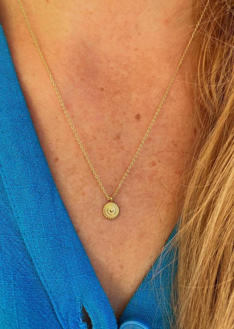 Feine Goldkette Mit Rundem Sonnen-Anhänger von Talwerke