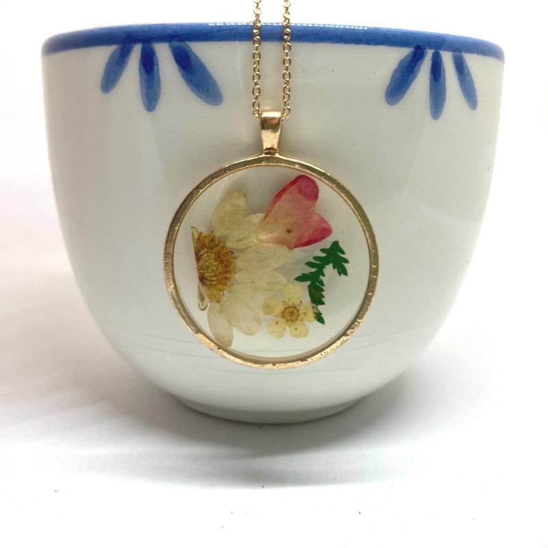 Wunderschöne Getrocknete Blumen Halskette Vergoldet 14K von Talwerke