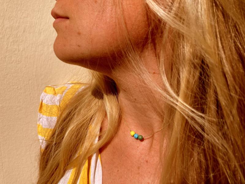 Zierliche Halskette Mit Bunten Perlen von Talwerke