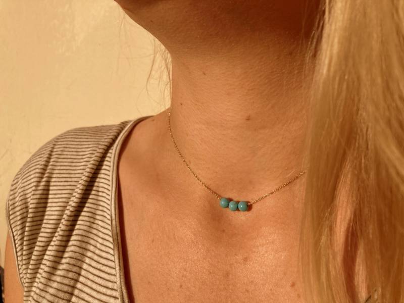 Zarte Goldkette Mit Perlen in Türkis von Talwerke