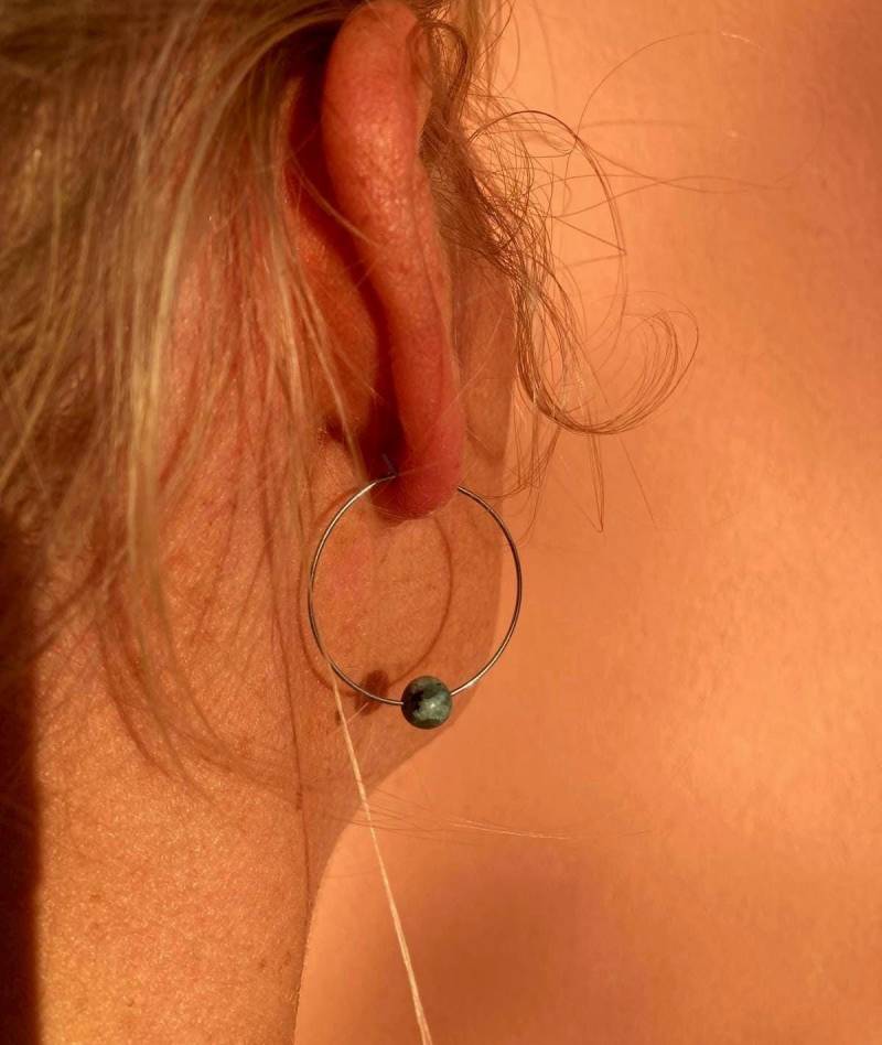 Zierliche Silberne Creolen Ohrringe Mit Perle in Petrol - Schick Und Schlicht von Talwerke