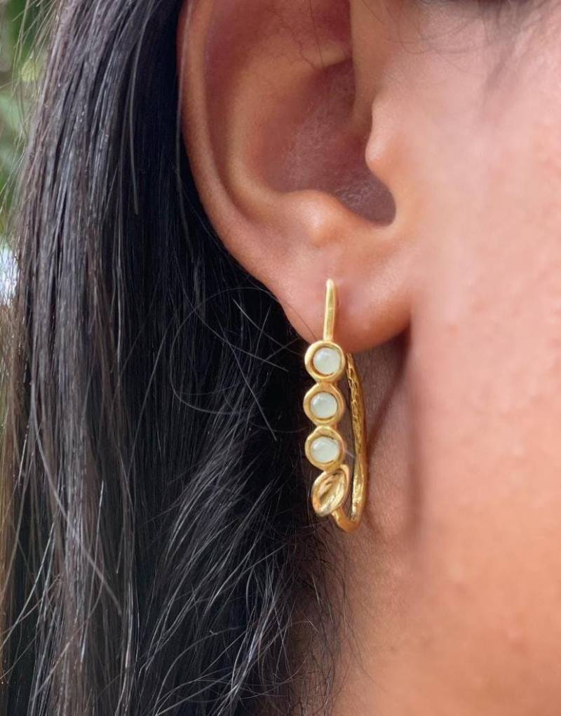 Gold Ohrringe 14K Gelbgold Edelstein Onyx Hoop Handgemachte Artisan Crafted Frauen von TalyaHarelJewelry