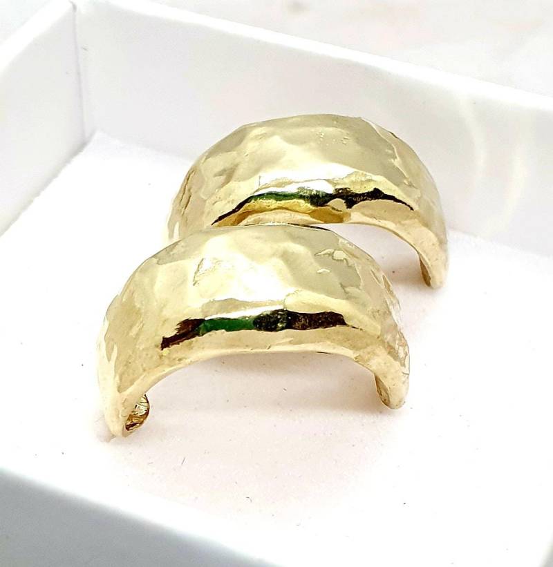 Gold Ohrringe 14K Gelbgold Hoop Handgefertigte Artisan Crafted Gehämmerter Frauen von TalyaHarelJewelry