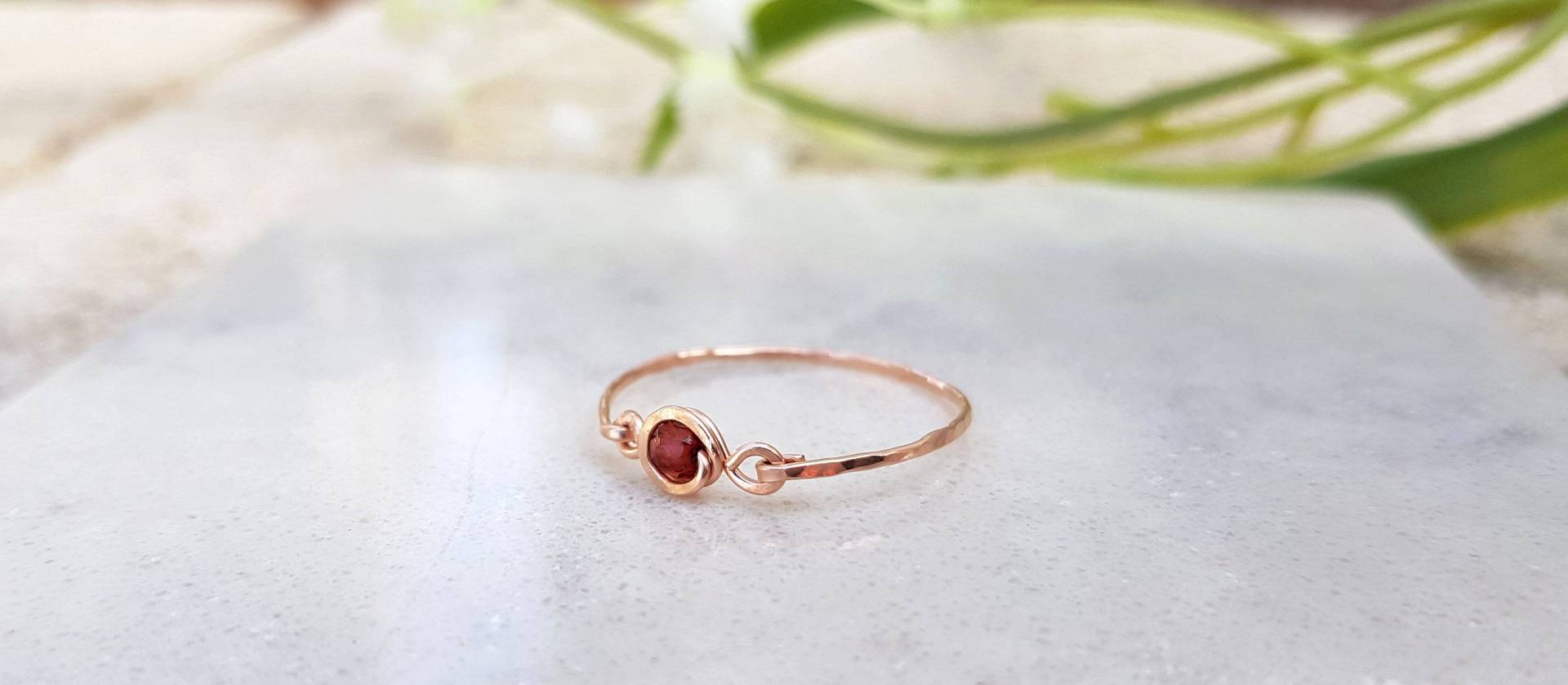 Echter Natürlicher Rubin Ring, 14K Gold Rubin, Schmuck, Geschenk Für Sie, Juli Birthstone Zierlicher Ring von TalyanaDesign