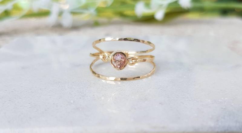 Turmalin Ring, Natürlicher Rosa 14K Gold Draht Gewickelt Zierliche Edelstein-Ring, Ring von TalyanaDesign