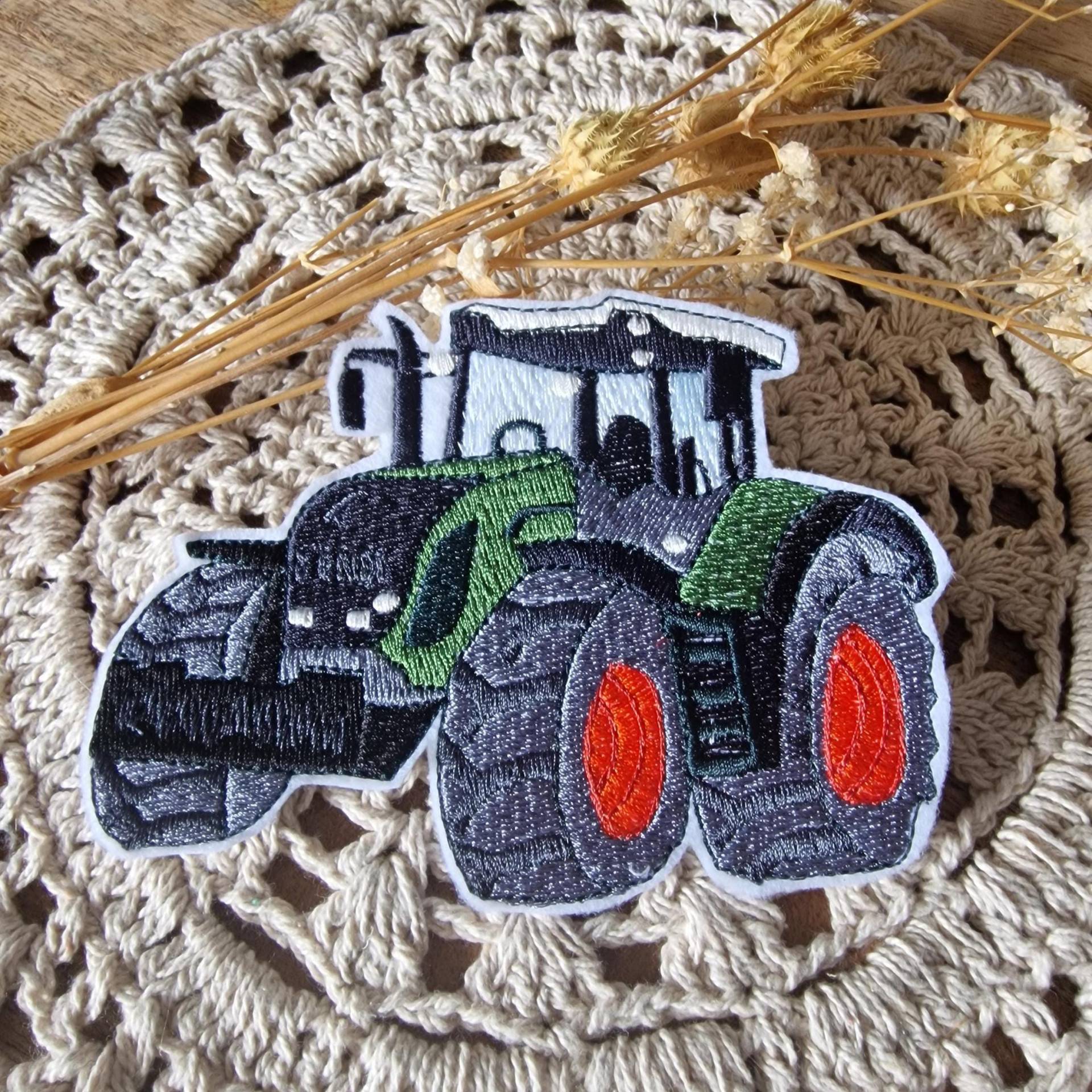 Fendt | Stickapplikation Patch Aufnähen Applikation Zum Aufbügeln Fendt | Stickapplikation Patch Aufnähen Applikation Zum Aufbügeln von TamaluHandmadeForYou