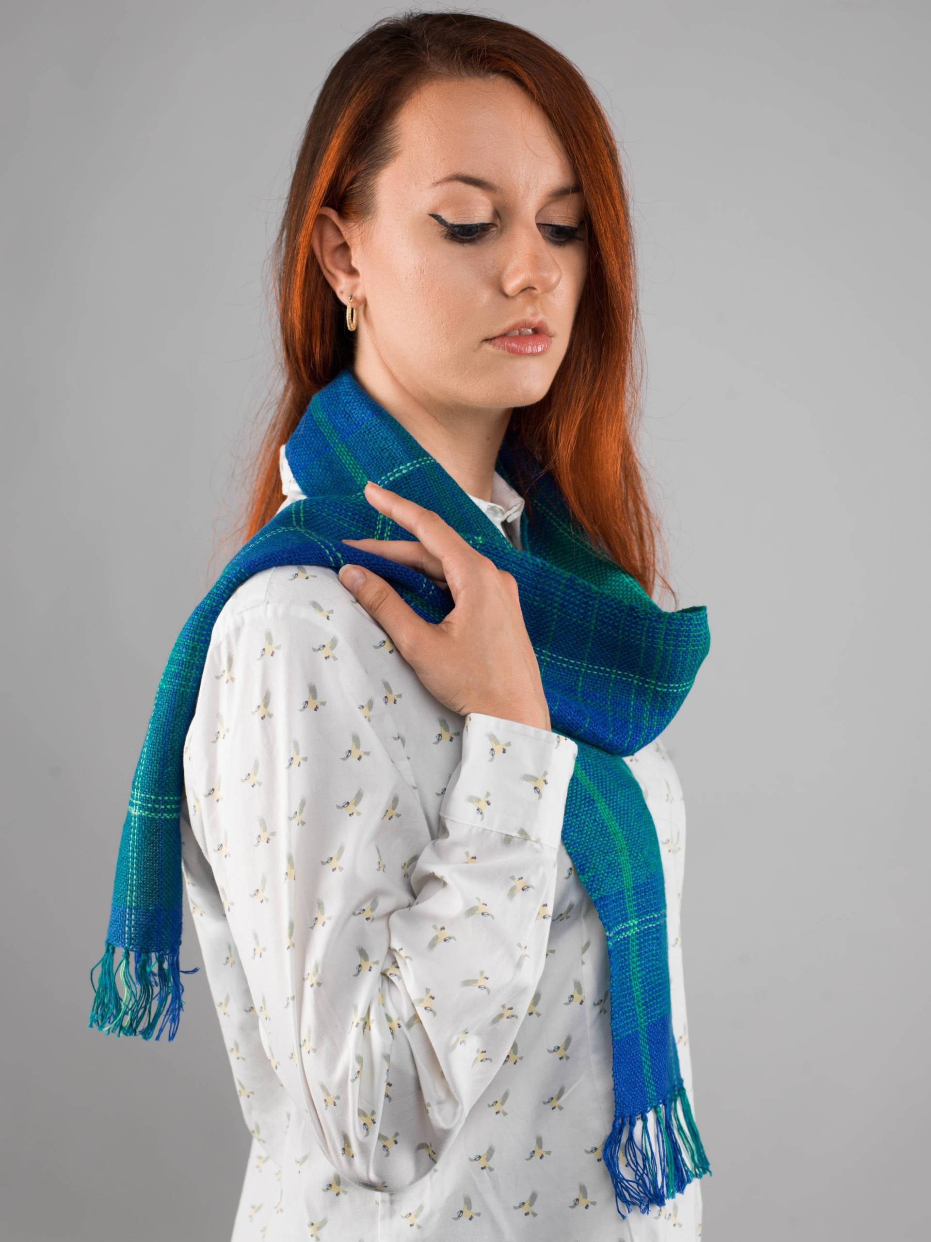 100% Leinen - Handgewebter Langer Schal Von Alison Wright Buntglas Blau & Grün Tartan 100% Leinen - Handgewebter Langer Schal Von Alison Wright Buntglas Blau & Grün Tartan von TamarValleyArt