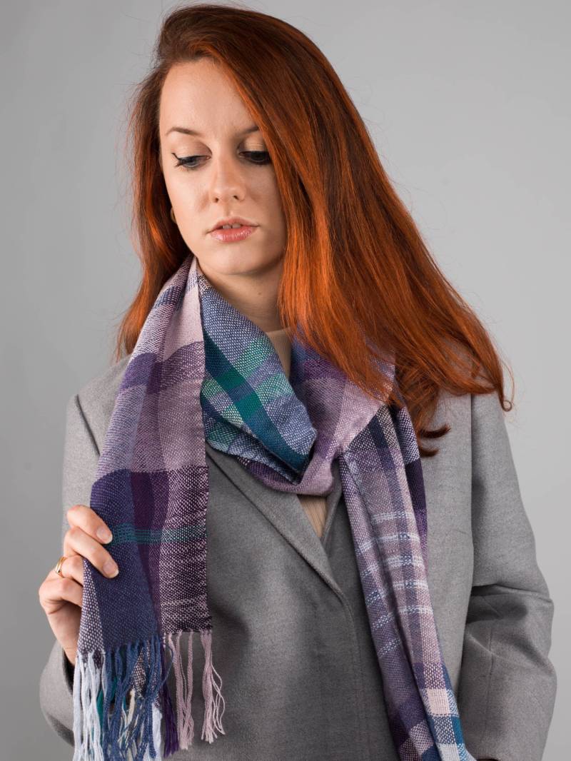 Handgewebter Seidenschal Aus Merinowolle Violett Heather Jade Tartan Handgewebter Seidenschal Aus Merinowolle Violett Heather Jade Tartan von TamarValleyArt