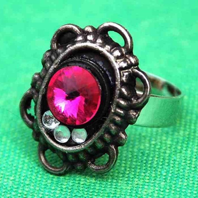 Ring Oval Filigree Purple Swarovski Crystals Antique Silver Victorian Ladylike Feminine Elegant Gorgeous Appealing von TamaraCyprus