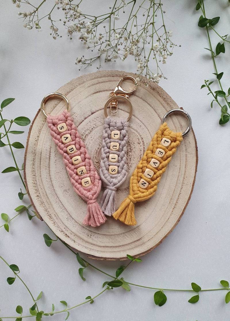 Makramee Schlüsselanhänger Personalisiert | Anhänger Verfügbar in Verschiedenen Farben Keychain Taschenanhänger Perfektes Geschenk von TamiArtDeko