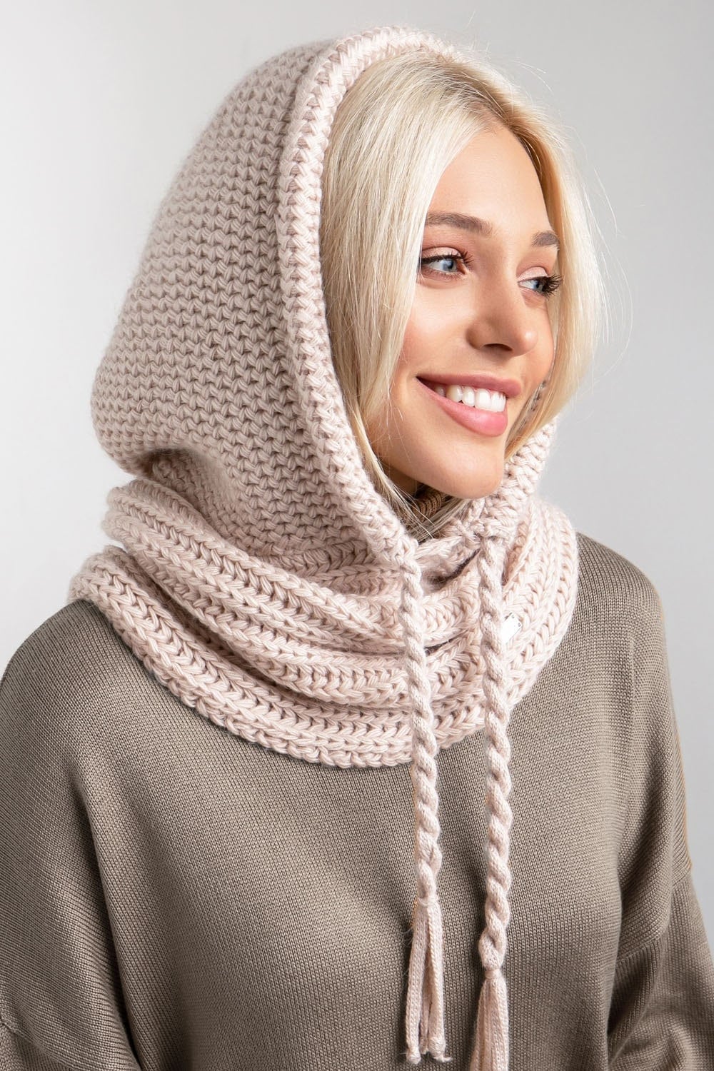 Beige Kapuzenschal Damen Rundschal Gestrickter von TamiMore